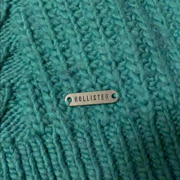 Hollister sweater - Picture 2 of 3